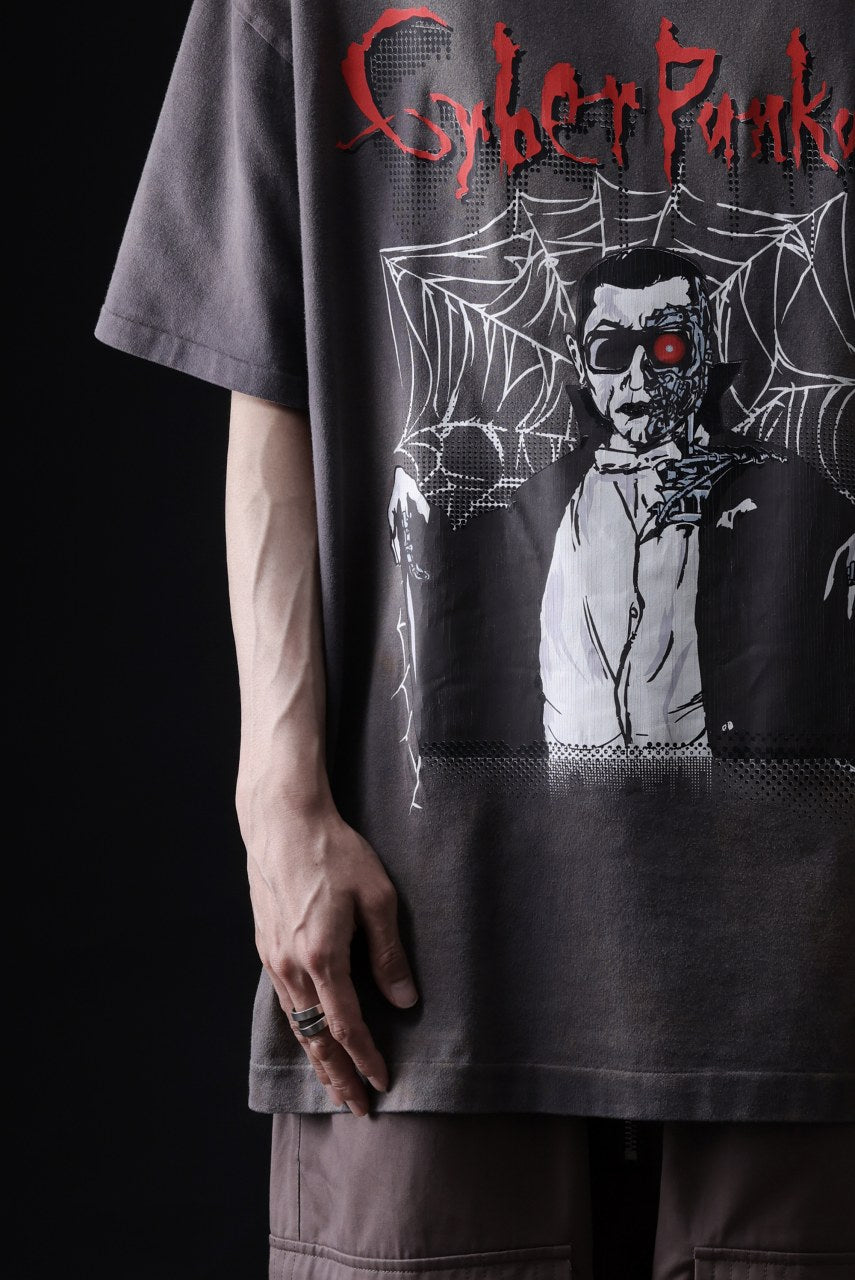 画像をギャラリービューアに読み込む, ZIG UR IDOL FADED & CRACKED SS TOPS - Cyber Punkula (VINTAGE GREY)