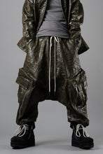 画像をギャラリービューアに読み込む, A.F ARTEFACT DROPCLOTCH WIDE PANTS / WASHER SYNTHETIC LEATHER (KHAKI)