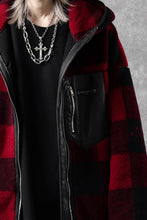 Load image into Gallery viewer, mastermind JAPAN BUFFALO-PLAID SHERPA JACKET / BOXY FIT (BLACK x RED)