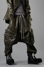 画像をギャラリービューアに読み込む, A.F ARTEFACT DROPCLOTCH WIDE PANTS / WASHER SYNTHETIC LEATHER (KHAKI)
