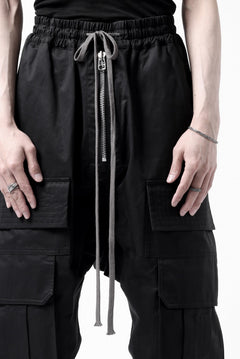 Load image into Gallery viewer, A.F ARTEFACT FRONT ZIP CARGO SAROUEL EASY PANTS (BLACK)
