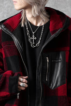 Load image into Gallery viewer, mastermind JAPAN BUFFALO-PLAID SHERPA JACKET / BOXY FIT (BLACK x RED)
