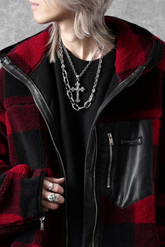 Load image into Gallery viewer, mastermind JAPAN BUFFALO-PLAID SHERPA JACKET / BOXY FIT (BLACK x RED)
