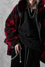 Load image into Gallery viewer, mastermind JAPAN BUFFALO-PLAID SHERPA JACKET / BOXY FIT (BLACK x RED)