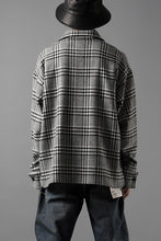 Load image into Gallery viewer, N/07 OPEN COLLAR L/S SHIRT / HOUNDSTOOTH GLEN CHECK (WHITE x GREY)
