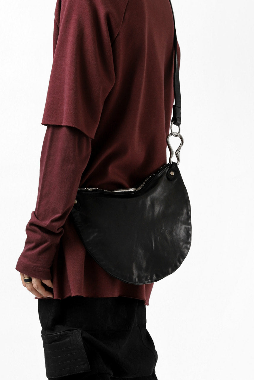 Load image into Gallery viewer, ISAMU KATAYAMA BACKLASH 2WAY BAM FLAP BAG / ITALY SHOULDER OBJECT DYED (BLACK)