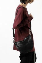 Load image into Gallery viewer, ISAMU KATAYAMA BACKLASH 2WAY BAM FLAP BAG / ITALY SHOULDER OBJECT DYED (BLACK)