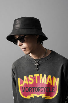 画像をギャラリービューアに読み込む, ISAMU KATAYAMA BACKLASH BUCKET HAT / MONOCHROME LUXURY STEER (BLACK)