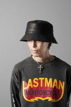 画像をギャラリービューアに読み込む, ISAMU KATAYAMA BACKLASH BUCKET HAT / MONOCHROME LUXURY STEER (BLACK)