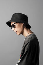 画像をギャラリービューアに読み込む, ISAMU KATAYAMA BACKLASH BUCKET HAT / MONOCHROME LUXURY STEER (BLACK)
