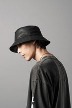 画像をギャラリービューアに読み込む, ISAMU KATAYAMA BACKLASH BUCKET HAT / MONOCHROME LUXURY STEER (BLACK)