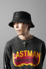 画像をギャラリービューアに読み込む, ISAMU KATAYAMA BACKLASH BUCKET HAT / MONOCHROME LUXURY STEER (BLACK)