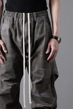 画像をギャラリービューアに読み込む, A.F ARTEFACT TUCK VOLUME BAGGY PANTS / VINTAGE DYED (KHAKI)
