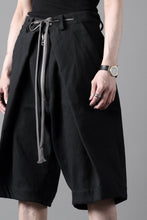 画像をギャラリービューアに読み込む, A.F ARTEFACT ZIP FOLDING TUCK SHORTS / COTTON-LINEN TWILL (BLACK)