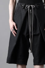 画像をギャラリービューアに読み込む, A.F ARTEFACT ZIP FOLDING TUCK SHORTS / COTTON-LINEN TWILL (BLACK)