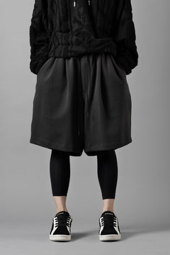 画像をギャラリービューアに読み込む, N/07 2 TUCKS EASY SHORTS / RIBBED CARDBOARD KNIT JERSEY (CHARCOAL)