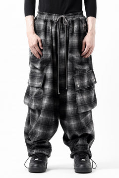 画像をギャラリービューアに読み込む, A.F ARTEFACT HEM-STRING WIDE CARGO PANTS / OMBRE FLANNEL(BLACK x WHITE)