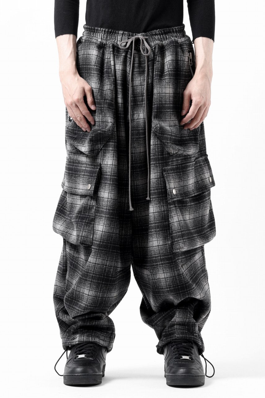 画像をギャラリービューアに読み込む, A.F ARTEFACT HEM-STRING WIDE CARGO PANTS / OMBRE FLANNEL(BLACK x WHITE)
