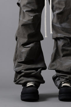 画像をギャラリービューアに読み込む, A.F ARTEFACT TUCK VOLUME BAGGY PANTS / VINTAGE DYED (KHAKI)