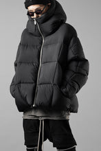 画像をギャラリービューアに読み込む, thom/krom BIG HOODIE OVERSIZED JACKET / WARM PUFFER (BLACK)