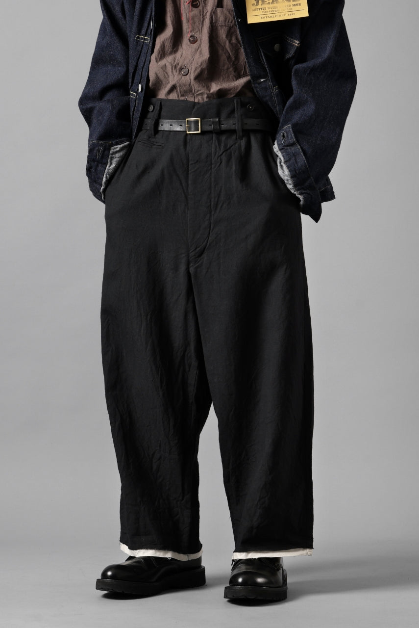 画像をギャラリービューアに読み込む, KLASICA "GALWAY" CUT OFF BOLD STRAIGHT TROUSERS / "END ON END" SUPER 120's WOOL x HEMP (MATT BLACK)
