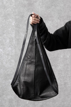 Load image into Gallery viewer, m.a+ medium pyramid back pack / BL42/SY1.0 (BLACK)
