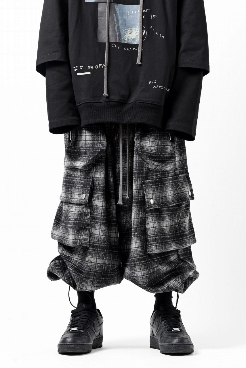 画像をギャラリービューアに読み込む, A.F ARTEFACT HEM-STRING WIDE CARGO PANTS / OMBRE FLANNEL(BLACK x WHITE)