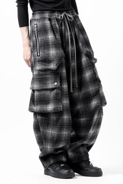 画像をギャラリービューアに読み込む, A.F ARTEFACT HEM-STRING WIDE CARGO PANTS / OMBRE FLANNEL(BLACK x WHITE)