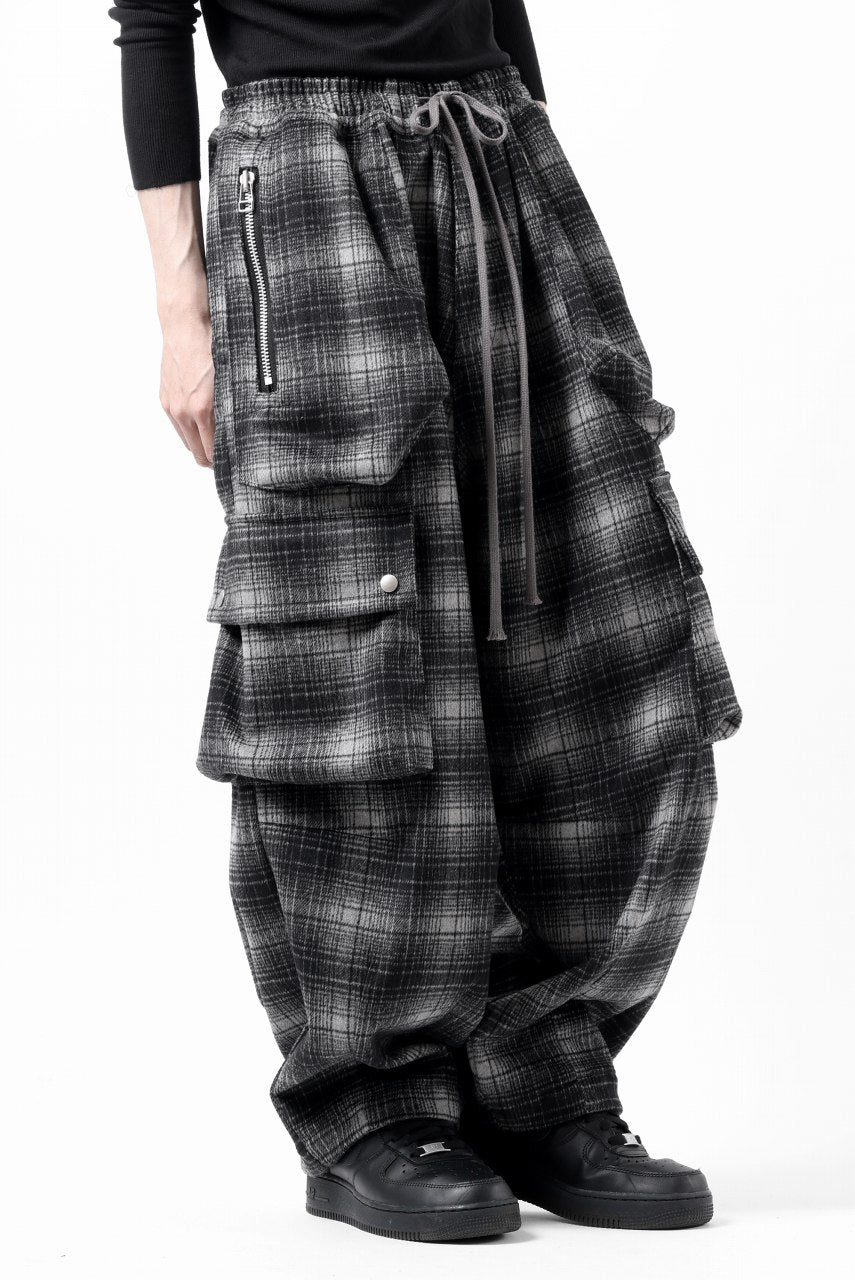 画像をギャラリービューアに読み込む, A.F ARTEFACT HEM-STRING WIDE CARGO PANTS / OMBRE FLANNEL(BLACK x WHITE)