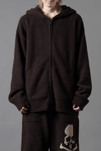 Load image into Gallery viewer, MASTERMIND WORLD LOUNGE FULL-ZIP HOODIE / SOFTY BOA FLEECE (BROWN x SAND)