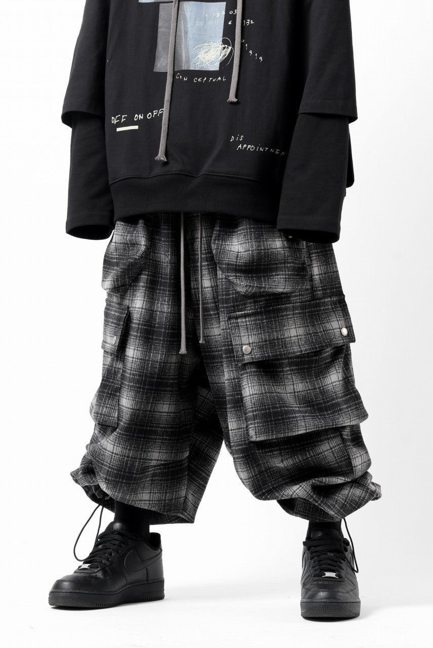 画像をギャラリービューアに読み込む, A.F ARTEFACT HEM-STRING WIDE CARGO PANTS / OMBRE FLANNEL(BLACK x WHITE)
