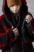 Load image into Gallery viewer, mastermind JAPAN BUFFALO-PLAID SHERPA JACKET / BOXY FIT (BLACK x RED)