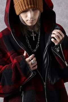 Load image into Gallery viewer, mastermind JAPAN BUFFALO-PLAID SHERPA JACKET / BOXY FIT (BLACK x RED)