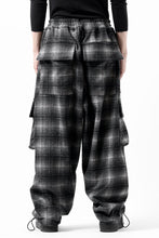 画像をギャラリービューアに読み込む, A.F ARTEFACT HEM-STRING WIDE CARGO PANTS / OMBRE FLANNEL(BLACK x WHITE)