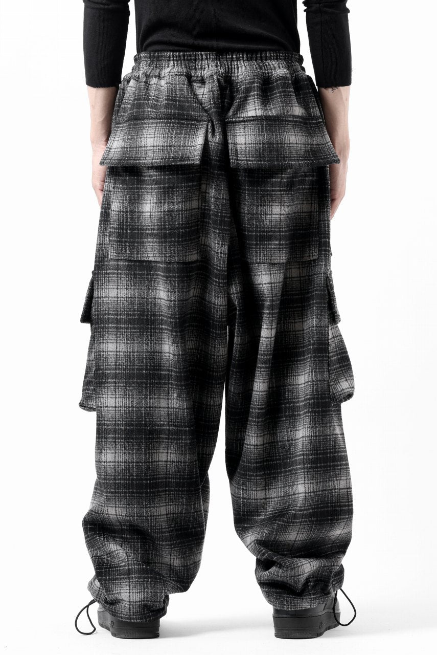 画像をギャラリービューアに読み込む, A.F ARTEFACT HEM-STRING WIDE CARGO PANTS / OMBRE FLANNEL(BLACK x WHITE)