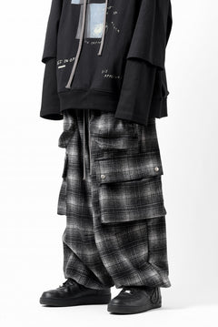 画像をギャラリービューアに読み込む, A.F ARTEFACT HEM-STRING WIDE CARGO PANTS / OMBRE FLANNEL(BLACK x WHITE)