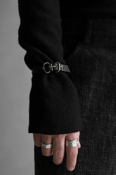 画像をギャラリービューアに読み込む, m.a+ thin silver cross studded wrist band / A-F2BL1/GR2,0 (BLACK)