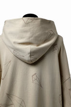 画像をギャラリービューアに読み込む, A.F ARTEFACT PYRA PATTERN PRINT SWEAT HOODIE (BEIGE)