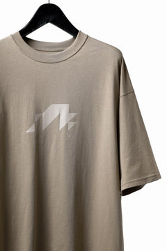 画像をギャラリービューアに読み込む, A.F ARTEFACT NUMBERRING PRINT OVER SIZED S/S TEE (BEIGE)