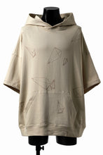 画像をギャラリービューアに読み込む, A.F ARTEFACT PYRA PATTERN PRINT SWEAT HOODIE SHORT SLEEVE (BEIGE)