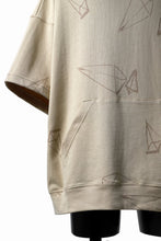 画像をギャラリービューアに読み込む, A.F ARTEFACT PYRA PATTERN PRINT SWEAT HOODIE SHORT SLEEVE (BEIGE)