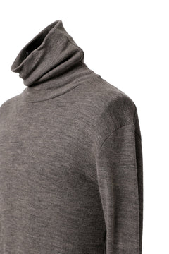 Load image into Gallery viewer, KLASICA SMOKE TURTLE NECK KNIT SWEAT TOP / WEANER WOOL RIB (FAWN)