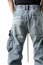 画像をギャラリービューアに読み込む, A.F ARTEFACT CARGO TUCK BAGGY PANTS / FADED DENIM (BLUE)