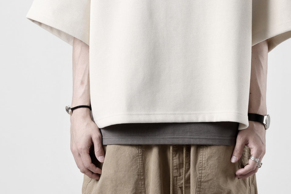 画像をギャラリービューアに読み込む, N/07 OVERSIZE TOP / RIBBED CARDBOARD KNIT JERSEY (IVORY)