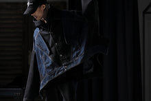 画像をギャラリービューアに読み込む, Feng Chen Wang DECONSTRUCTED DENIM JACKET (BLACK/NAVY)