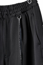 画像をギャラリービューアに読み込む, mastermind JAPAN WIDE FIT TROUSERS / HIGH END STRETCH JERSEY (BLACK)