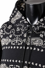 Load image into Gallery viewer, mastermind JAPAN BANDANA HOODIE / REGULAR FIT (BLACK BASE)