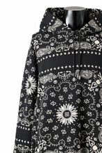 Load image into Gallery viewer, mastermind JAPAN BANDANA HOODIE / REGULAR FIT (BLACK BASE)
