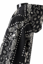 Load image into Gallery viewer, mastermind JAPAN BANDANA HOODIE / REGULAR FIT (BLACK BASE)