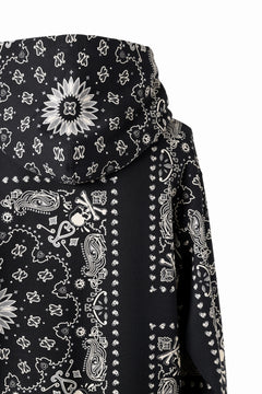 Load image into Gallery viewer, mastermind JAPAN BANDANA HOODIE / REGULAR FIT (BLACK BASE)